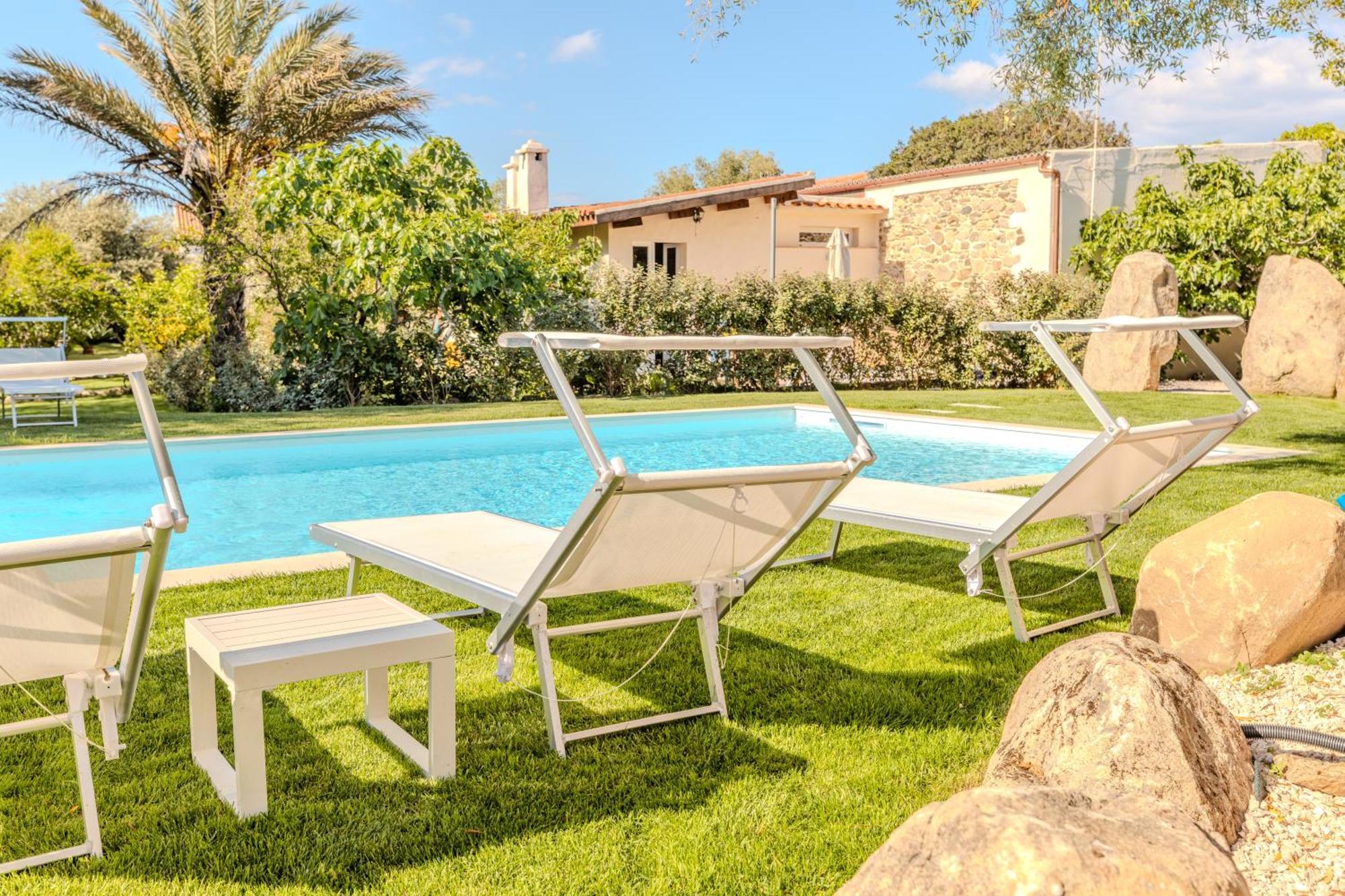 Stazzo San Teodoro L'Olivastro Piscina Condivisa Apartment Luaran gambar